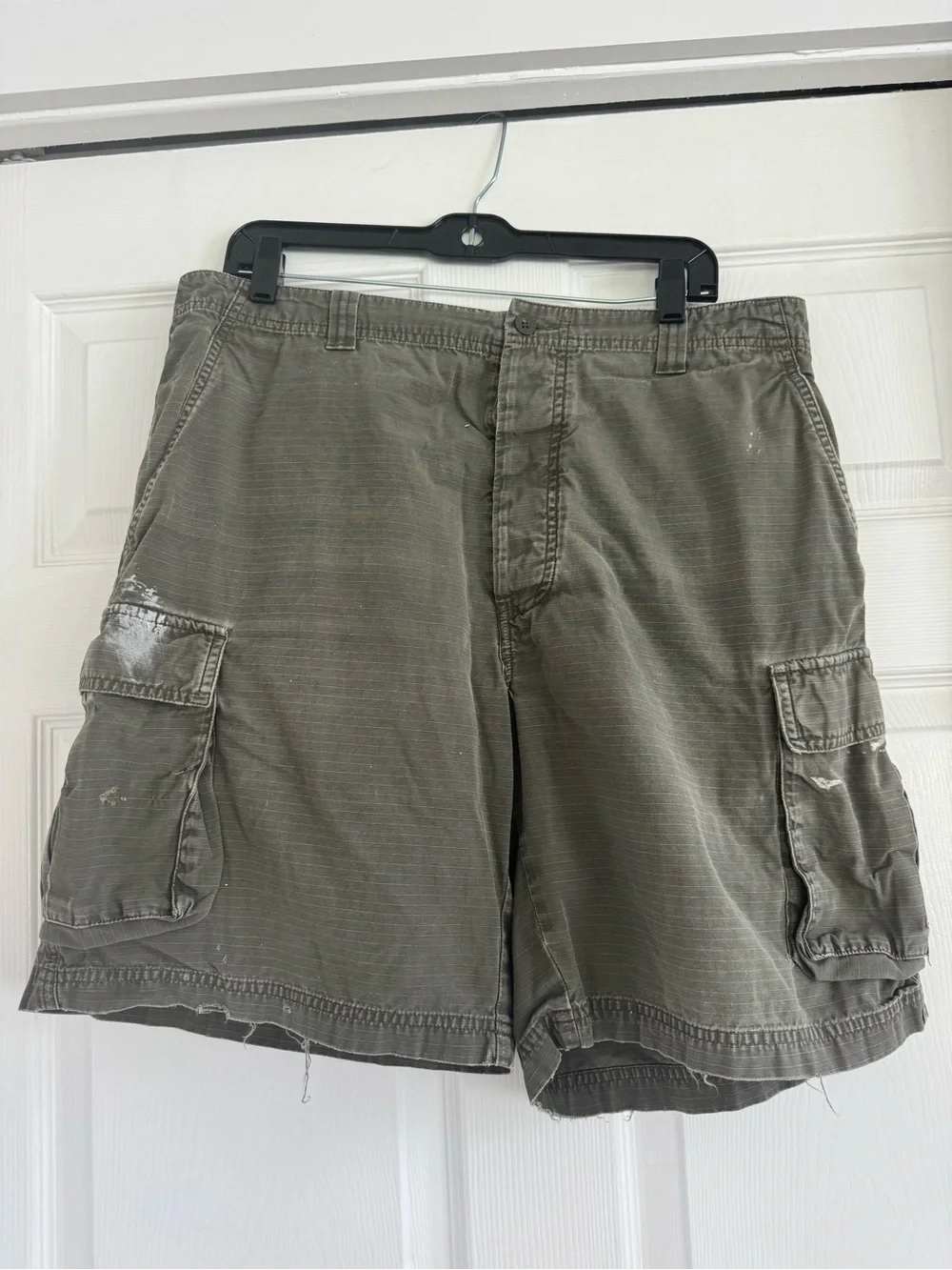 J.Crew Men’s Distressed Cargo Shorts Olive Gray Size 36